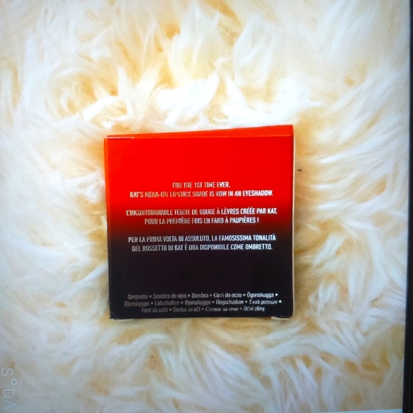 KAT VON D KVD BEAUTY Lolita Eyeshadow and Blush limited edition - Picture 3 of 4